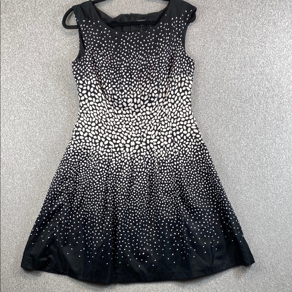 Ann Taylor Dresses & Skirts - Ann Taylor midi dress polka dot fit and flare size 6 silky smooth sleeveless